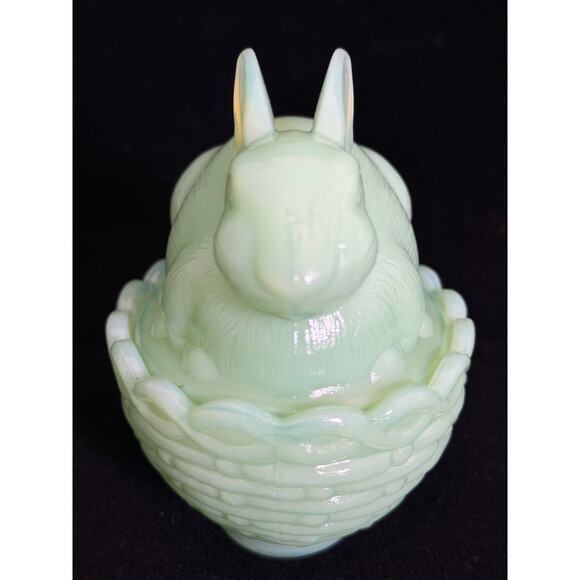 Mosser Jadeite bunny on basket - Picture 5 of 5